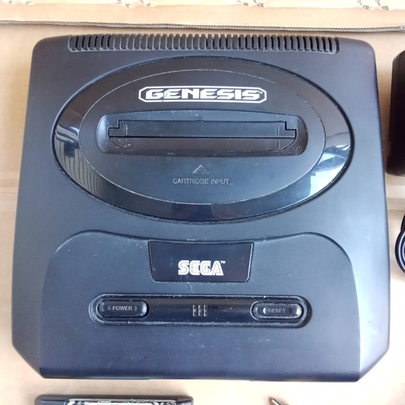 Sega Genesis Model 2 With Cables and College Football USA 96 - Picture 3 of 14